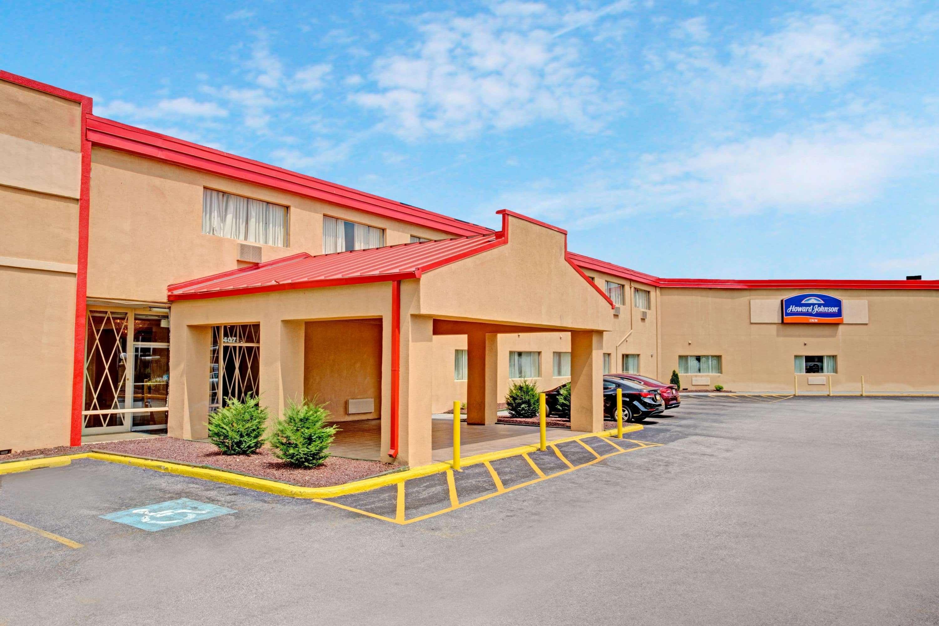 Howard Johnson By Wyndham Pikesville Exterior photo